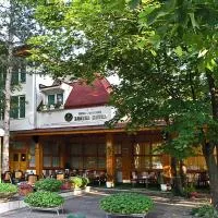 Хотел ЗЛАТНА КОТВА, khách sạn ở Kazanlŭk