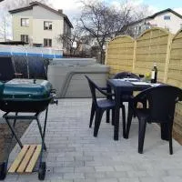 Apartments with outdoor SPA jacuzzi and sauna, hotel v destinaci Vilnius