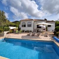 Lovely Holiday Home with Private Swimming Pool in Almog a – hotel w mieście Almogía