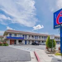 Motel 6-Bakersfield, CA - Airport、ベーカーズフィールドにあるメドー・フィールド空港 - BFLの周辺ホテル