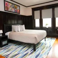A Stylish Stay with a King Bed and Heated Floors #27, hotel em Brookline