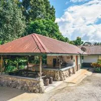 Basari Guest House, hotel di Lundu