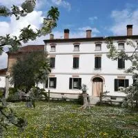 Agriturismo Loghino Sabbioni، فندق في سوزارّا