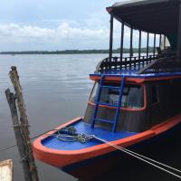 Orangutan Houseboat Park Tanjung Puting: Pangkalan Bun, Pangkalanbuun Havaalanı - PKN yakınında bir otel