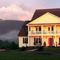 A Mighty Oak B&B, hotel di Pilot Mountain