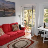 Charming Apartment to feel Lisbon, hotel in Campo Grande, Lisbon