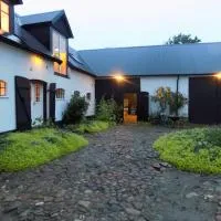 Wingårdhs B&B Österlen, хотел в Löderup