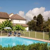 Logis Hôtel du Pont Neuf – hotel w mieście Le Veurdre