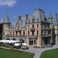 Schloss Schadau - Swiss Historic Hotel، فندق في ثون