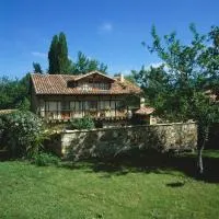 La Gándara, hotel v mestu Crespo