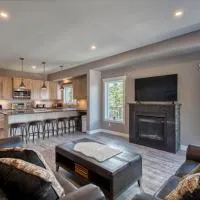 Semi-Lakefront Luxury Retreat In Blind Bay, Bc Cottage, hotel di Blind Bay