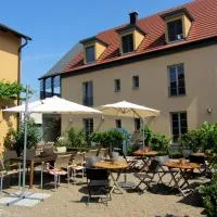 Hotel Weinblatt، فندق في زومرآخ