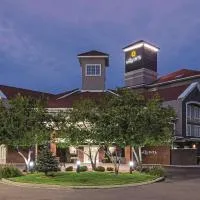 La Quinta Inn & Suites by Wyndham Denver Airport DIA โรงแรมในMontbello