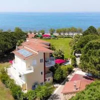 Irida Beach Resort Suites, готель у місті Кіпарісія