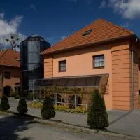 Zámecký Hotel Zlatý Orel, hotel Hranicében