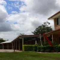 Copper Country Motor Inn, хотел в Nanango