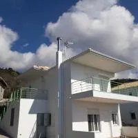 Alexia's house, מלון בChortáta