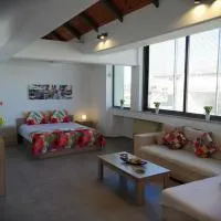 Spacious & Modern Studio Apartment Near the Airport โรงแรมในGlyka Nera