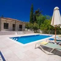 Forest Villas Kefalonia, hotelli Logarátassa
