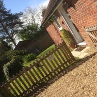 Chestnut Cottage, hotel in East Bergholt