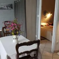 Petite maison au cœur du Berry – hotel w mieście Culan