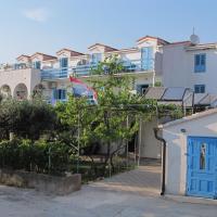 Apartments Jadranka - 200m from sea, hotel in Sućuraj