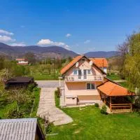House Marijana, hotel u gradu Smoljanac