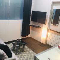 Apartamentos Deluxe Barajas – hotel w pobliżu miejsca Lotnisko Madryt-Barajas - MAD w Madrycie