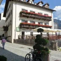 Gasthof Albergo Kreuzwirt, hotel in Völs am Schlern