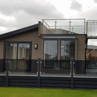 Hot tub hols in lodge with roof terrace