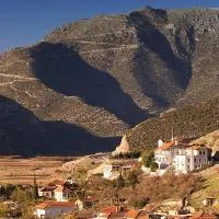 Hondos Classic Hotel & Spa, hotel sa Nestáni