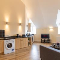 Velvet 2 bedroom penthouse apartment, Brewery Road, Hoddesdon, hotel in Hoddesdon