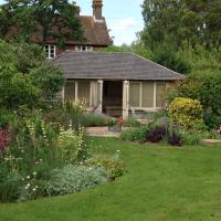 Thatched Cottage B&B, hotel in Hever