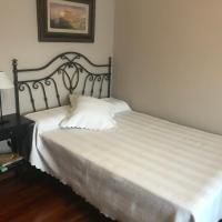 Habitación doble independiente con baño compartido, ξενοδοχείο σε Chana, Γρανάδα