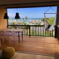 Appartement climatisé refait à neuf - VUE MER Saint-Tropez - Piscine- 50m plage, hotel v mestu Gassin