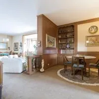 APPARTAMENTO AMPIO E INDIPENDENTE Con VISTA GIARDINO, hotel in Paderno dʼAdda