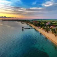 Almond Beach Resort at Jaguar Reef, ξενοδοχείο σε Hopkins
