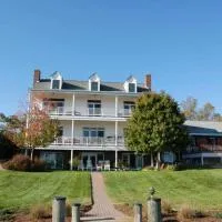 Blue Heron Inn - A Bed and Breakfast LLC, hotel di Solomons