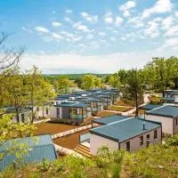 Eurocamp Mobile Homes at FKK Naturist Campsite Solaris, hotelli Porečissa