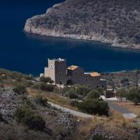 Focalion Castle Luxury Suites, hotel in Pyrgos Dirou