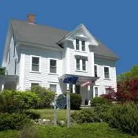 Highland Lake Inn, hotel em Andover