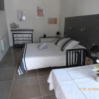 MAS MAURANE-Chambre d'hôte avec SPA privé, hotel in Tarascon