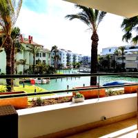Waterfront Luxury Apt in the Marina of Sotogrande - 3 terraces and pool, hotel en Sotogrande