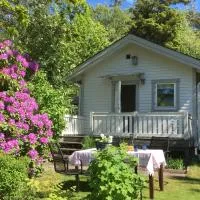 Stuga i naturskönt område på västra Tjörn, hotell sihtkohas Säby