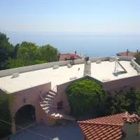 Villa Ioanneta - Close to sea, private parking, pet-friendly, хотел в Achladi