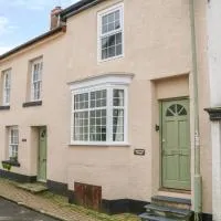 Cedarwood Cottage، فندق في Winkleigh