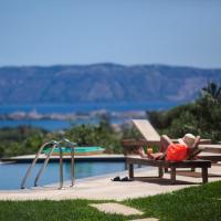 Agarathos Rooms with Pool - Kaliviani -On the road to Balos, hotel em Kissamos