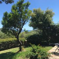 Domus Carlotta Apartment with sea view Villasimius, hotel em Is Traias