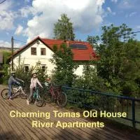 Tomas Old House - River Apartments، فندق في Visoko