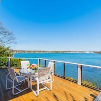 Private Sandy Beach Amazing Waterfront & Hot Tub, Hotel in Branford
